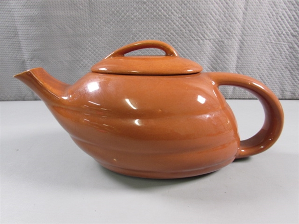 VINTAGE 'BAUER' ALADDIN TEAPOT - BURNT ORANGE/BROWN