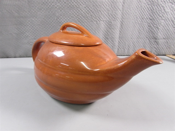 VINTAGE 'BAUER' ALADDIN TEAPOT - BURNT ORANGE/BROWN