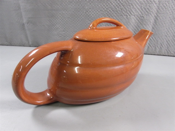 VINTAGE 'BAUER' ALADDIN TEAPOT - BURNT ORANGE/BROWN