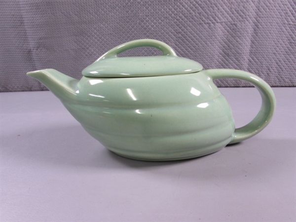 VINTAGE 'BAUER' ALADDIN TEAPOT - MINT GREEN