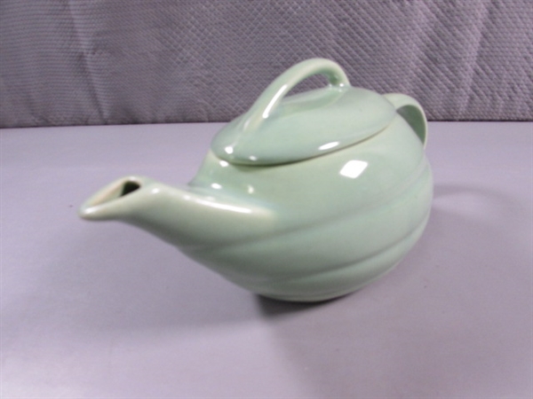 VINTAGE 'BAUER' ALADDIN TEAPOT - MINT GREEN