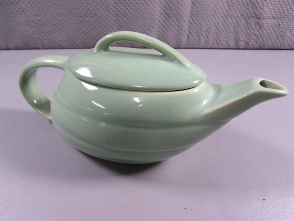 VINTAGE 'BAUER' ALADDIN TEAPOT - MINT GREEN