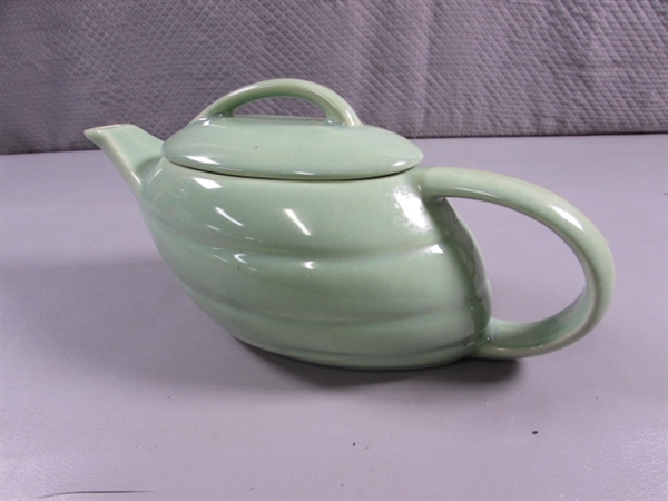 VINTAGE 'BAUER' ALADDIN TEAPOT - MINT GREEN