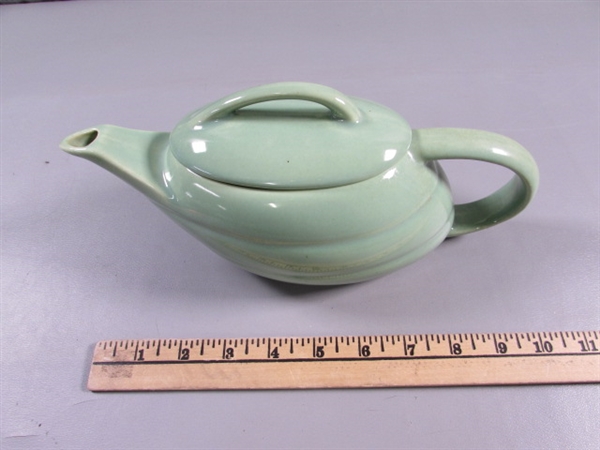 VINTAGE 'BAUER' ALADDIN TEAPOT - MINT GREEN