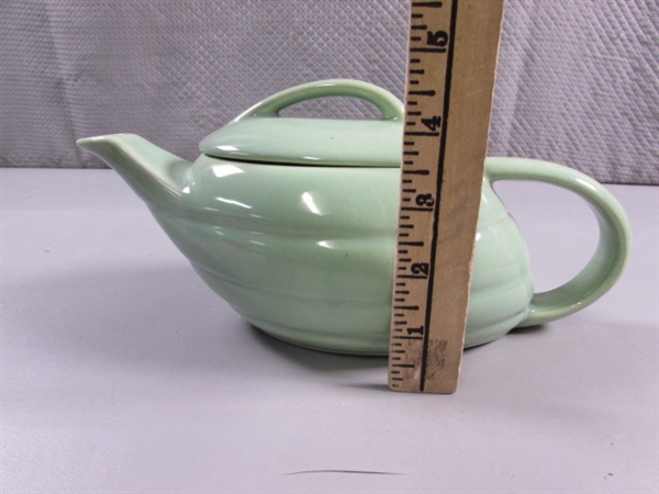 VINTAGE 'BAUER' ALADDIN TEAPOT - MINT GREEN