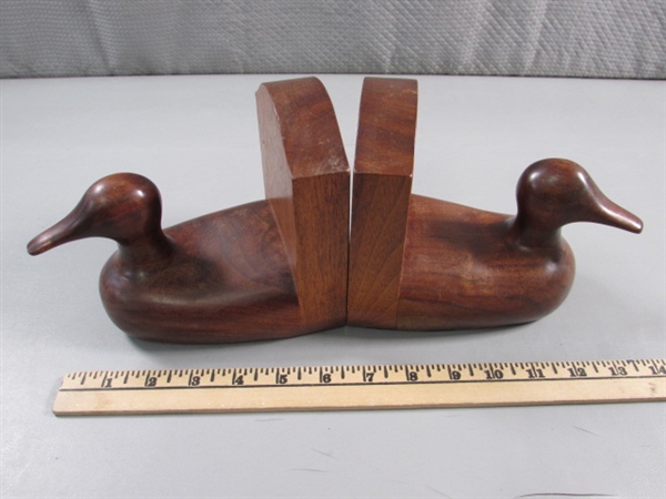 HAND CARVED MAHOGANY DUCK BOOKENDS & DECOR