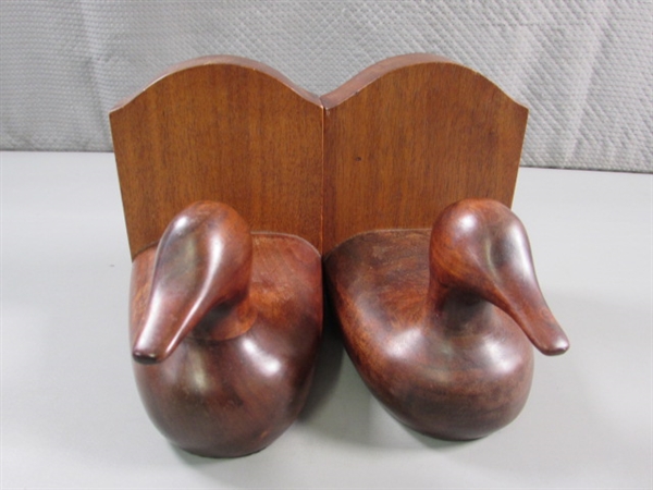 HAND CARVED MAHOGANY DUCK BOOKENDS & DECOR