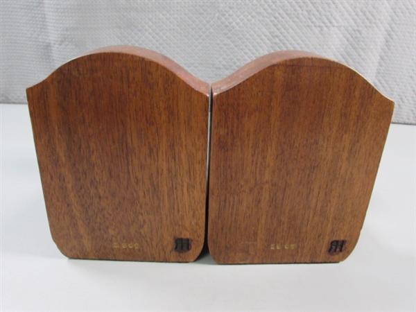 HAND CARVED MAHOGANY DUCK BOOKENDS & DECOR