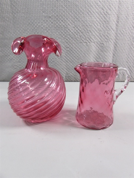 VINTAGE HAND BLOWN CRANBERRY CHALET GLASS VASE & FENTON CREAMER W/CLEAR HANDLE