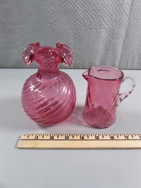 VINTAGE HAND BLOWN CRANBERRY CHALET GLASS VASE & FENTON CREAMER W/CLEAR HANDLE