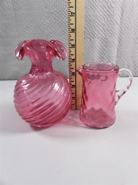 VINTAGE HAND BLOWN CRANBERRY CHALET GLASS VASE & FENTON CREAMER W/CLEAR HANDLE