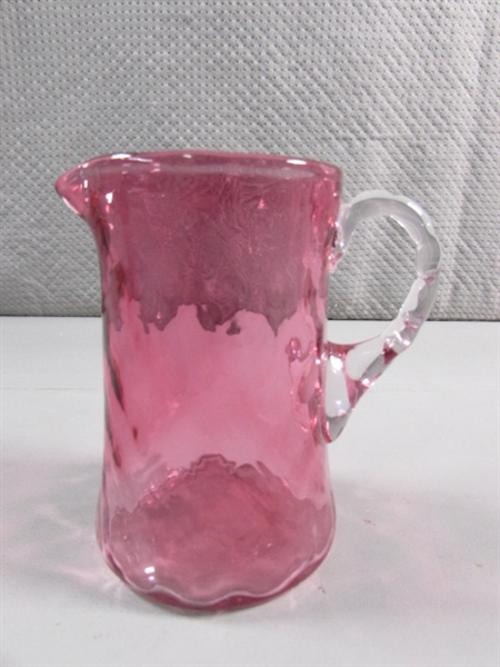 VINTAGE HAND BLOWN CRANBERRY CHALET GLASS VASE & FENTON CREAMER W/CLEAR HANDLE