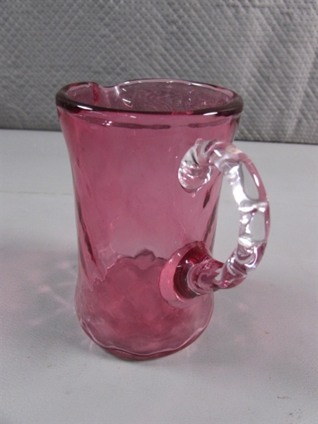 VINTAGE HAND BLOWN CRANBERRY CHALET GLASS VASE & FENTON CREAMER W/CLEAR HANDLE