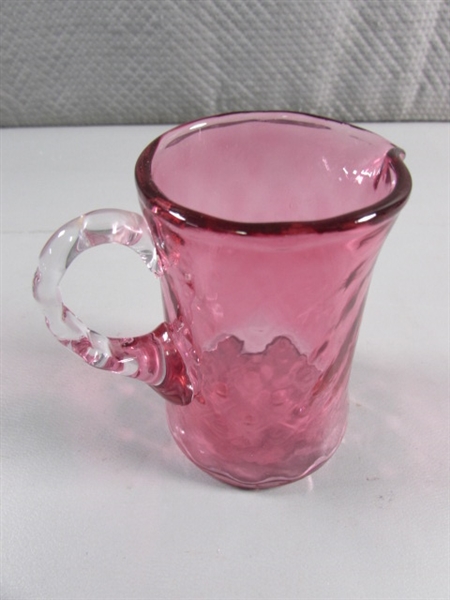 VINTAGE HAND BLOWN CRANBERRY CHALET GLASS VASE & FENTON CREAMER W/CLEAR HANDLE