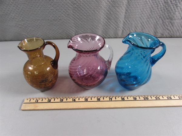 3 VINTAGE HANDBLOWN GLASS CREAMERS: AMBER CRACKLE, CRANBERRY SWIRL & BLUE SWIRL