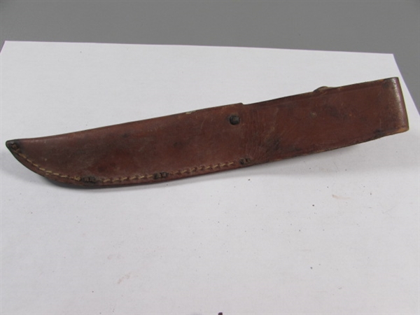 SMALL VINTAGE HUNTING KNIFE W/LEATHER SHEATH