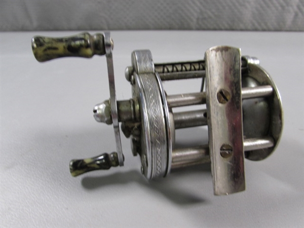 VINTAGE FISHING REEL