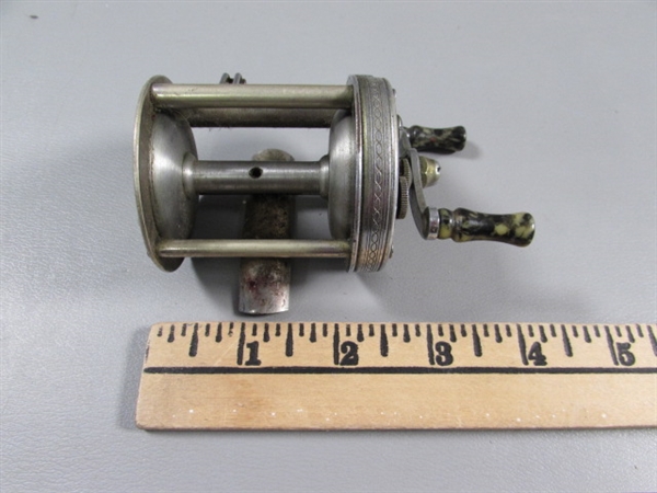 VINTAGE FISHING REEL