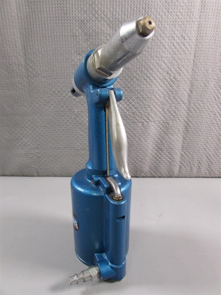 AIR POWERED HYDRAULIC RIVET GUN