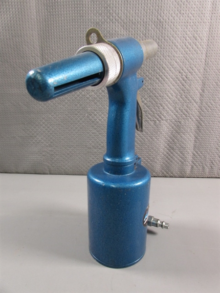 AIR POWERED HYDRAULIC RIVET GUN