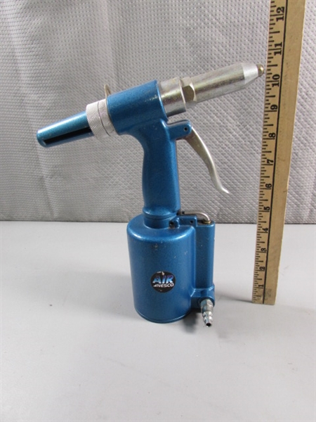 AIR POWERED HYDRAULIC RIVET GUN