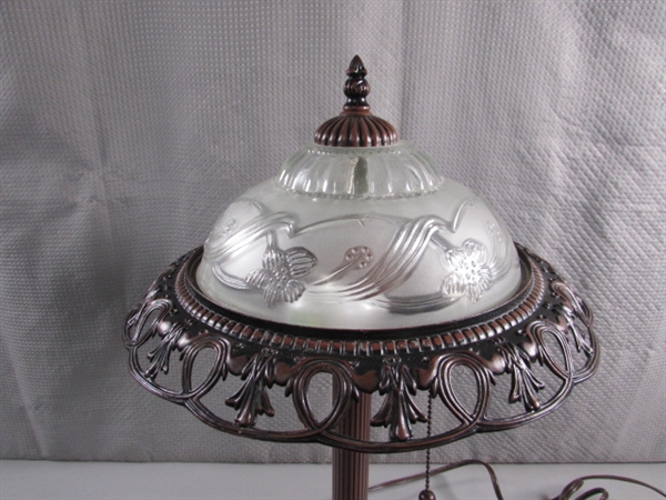 METAL TABLE LAMP W/GLASS SHADE