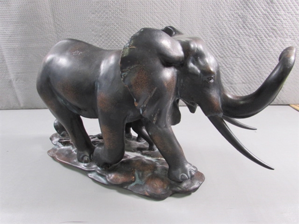 METAL LOOK ELEPHANT & BABY STATUE - RESIN