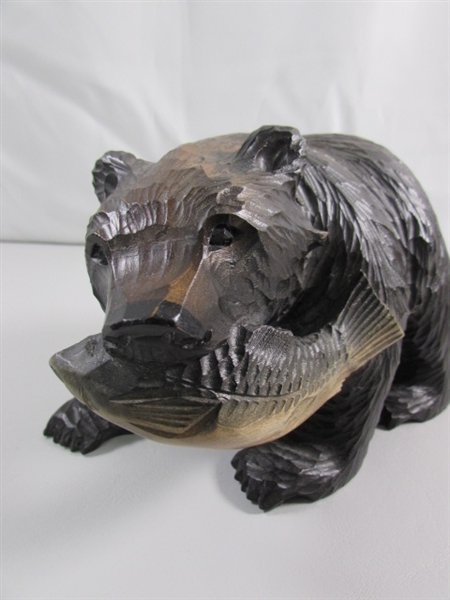 SMALL HAND CARVED WOODEN BEAR