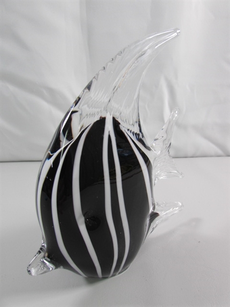 HAND BLOWN BLACK & WHITE GLASS ANGEL FISH