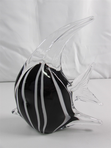 HAND BLOWN BLACK & WHITE GLASS ANGEL FISH