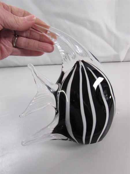 HAND BLOWN BLACK & WHITE GLASS ANGEL FISH