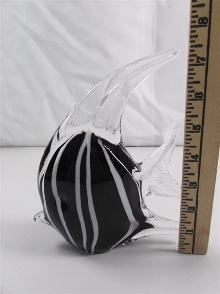 HAND BLOWN BLACK & WHITE GLASS ANGEL FISH