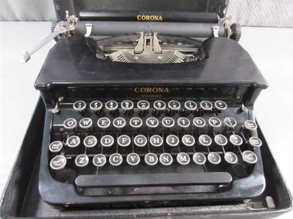 VINTAGE MANUAL CORONA STANDARD TYPEWRITER W/CASE - ENAMELED KEYS