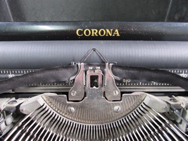 VINTAGE MANUAL CORONA STANDARD TYPEWRITER W/CASE - ENAMELED KEYS