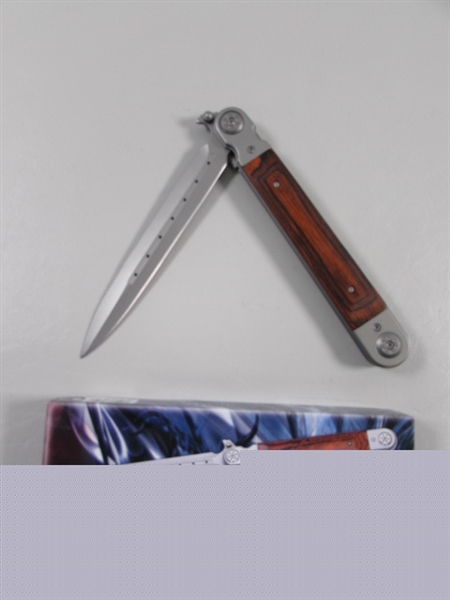 NEW - 7 CLOSED FOLDING KNIFE