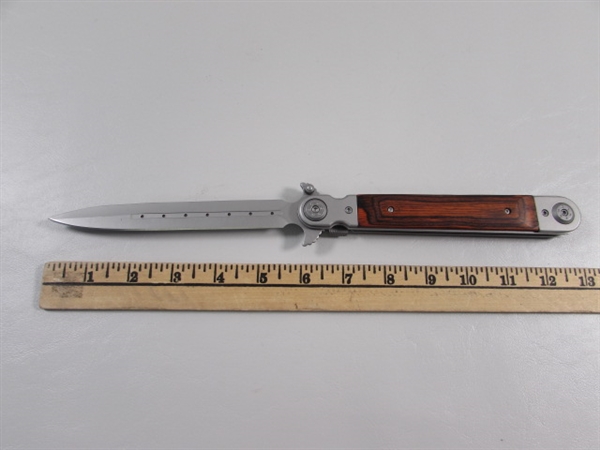 NEW - 7 CLOSED FOLDING KNIFE