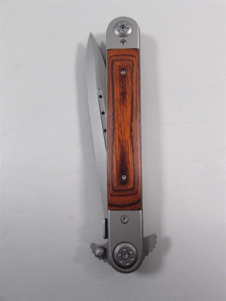 NEW - 7 CLOSED FOLDING KNIFE