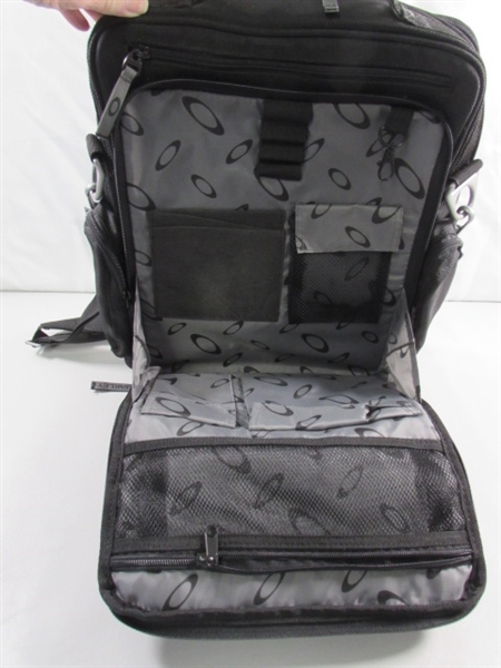 OAKLEY VERTICAL MESSENGER BAG