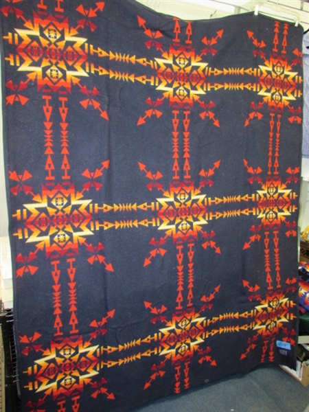 PENDLETON BEAVER STATE WOOL BLANKET - DK BLUE/RED REVERSIBLE