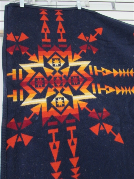 PENDLETON BEAVER STATE WOOL BLANKET - DK BLUE/RED REVERSIBLE