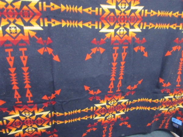 PENDLETON BEAVER STATE WOOL BLANKET - DK BLUE/RED REVERSIBLE