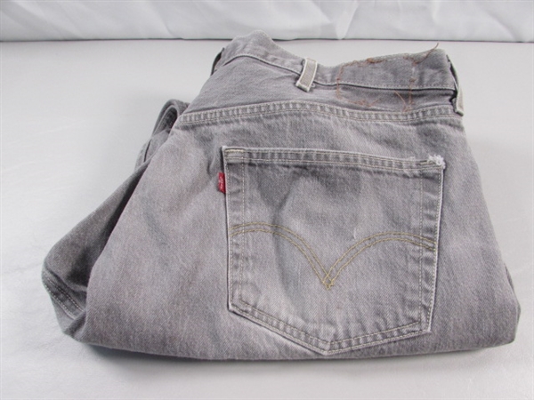 4 PAIR MENS JEANS 40-42 WAIST