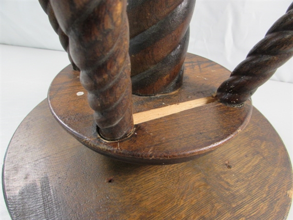 ANTIQUE OAK ADJUSTABLE PIANO STOOL W/GLASS & METAL CLAW FEET - NEEDS REPAIR