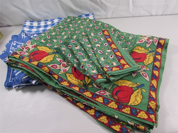 TABLECLOTHS, NAPKINS & APRONS