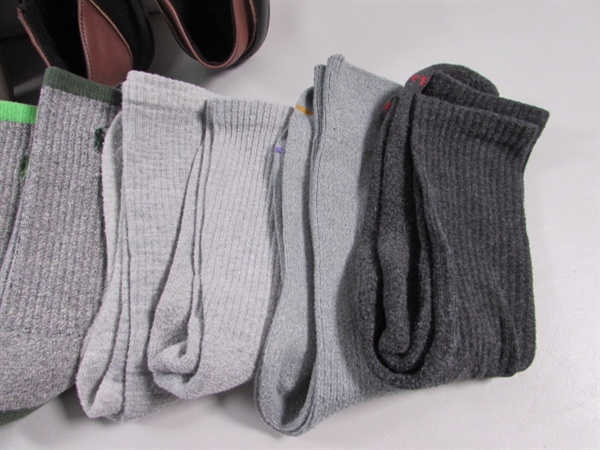 MEN'S CASUAL SHOES (SZ 9-9.5) & SOCKS