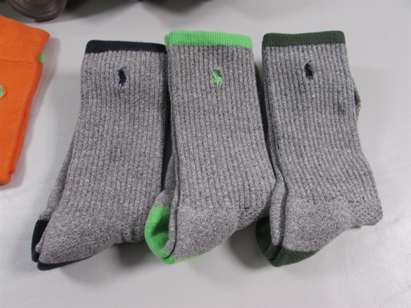 MEN'S CASUAL SHOES (SZ 9-9.5) & SOCKS