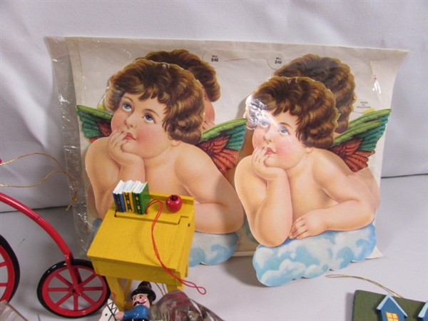 COLLECTION OF VINTAGE CHRISTMAS ORNAMENTS