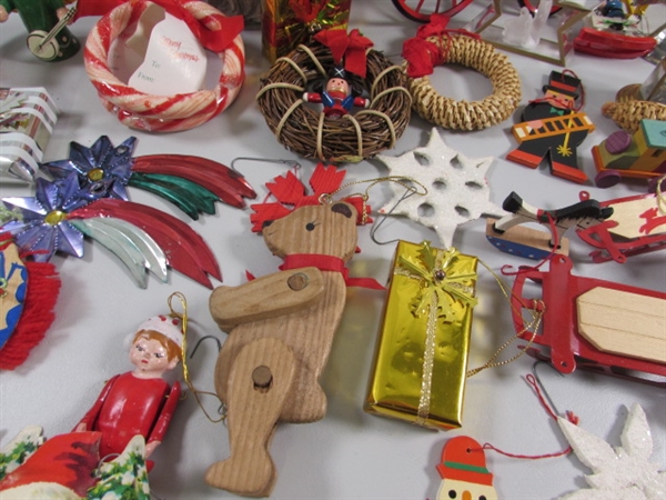 COLLECTION OF VINTAGE CHRISTMAS ORNAMENTS