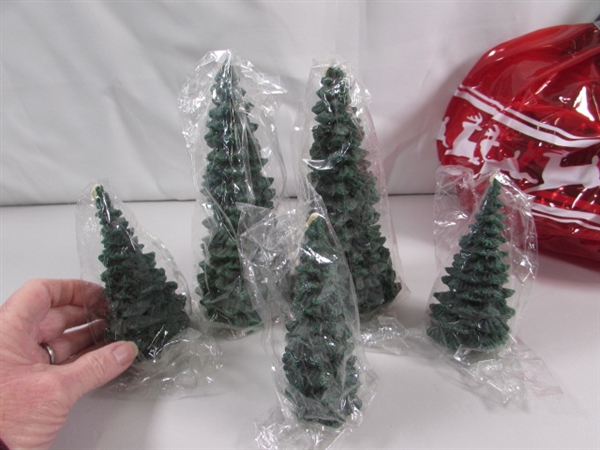 24 SPODE CHRISTMAS TREE, CANDLES, SANTA HAT & MORE