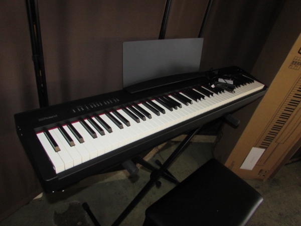 ROLAND FP-30 DIGITAL PIANO W/BENCH & STAND